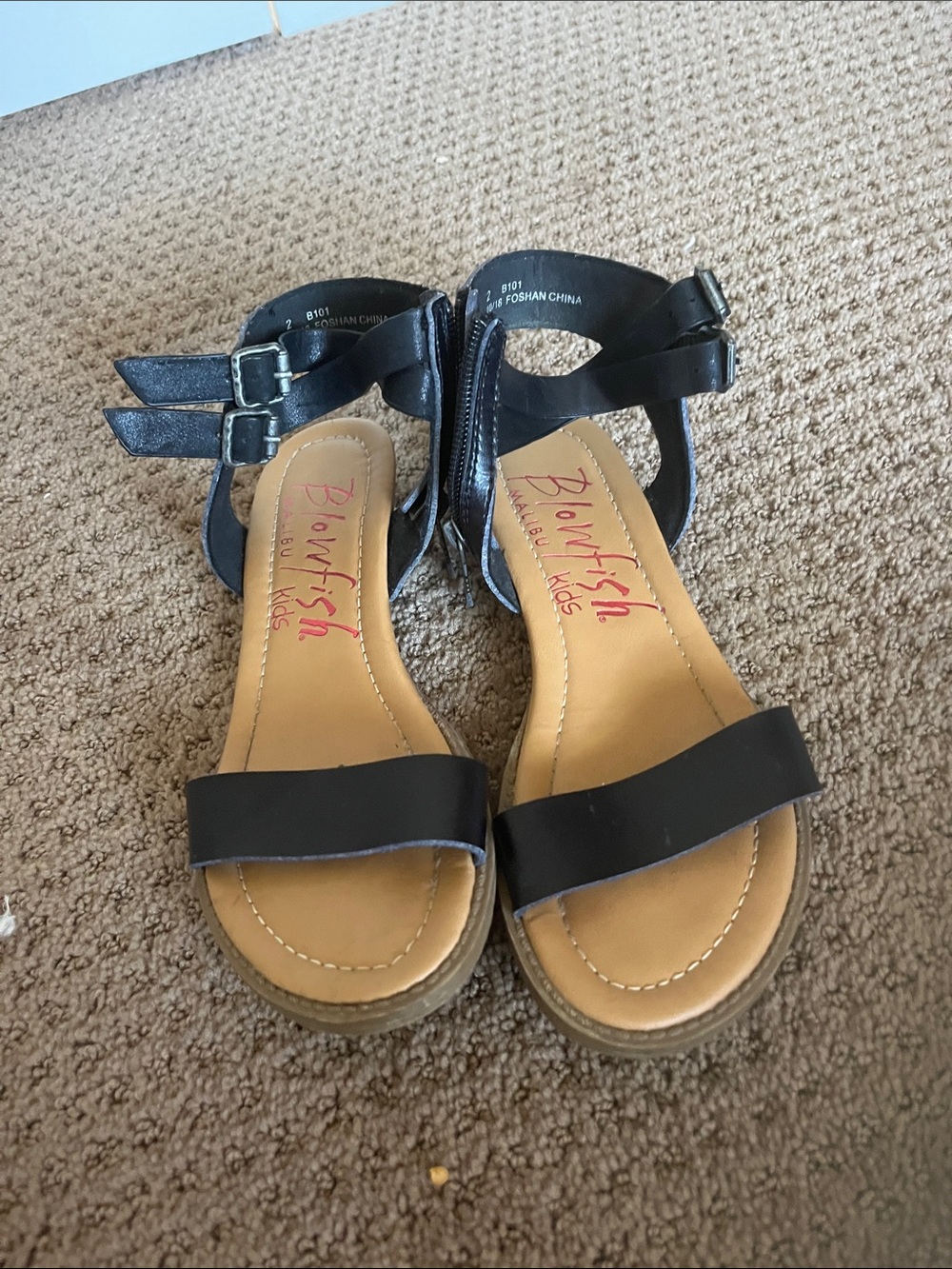 Kids blowfish Malibu sandals size 2
